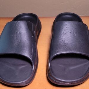 DearformsWomens Black Slide Sandals Size 10W